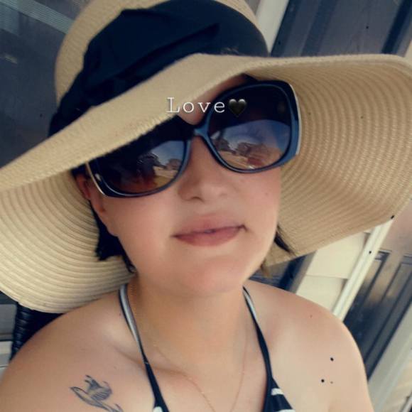 Meet your Posher, Corryn - Picture 1 of 1